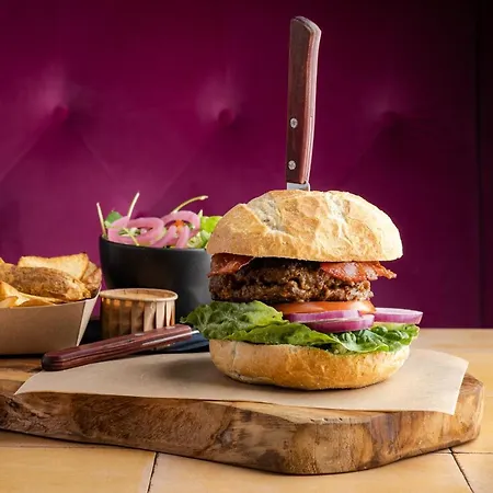 霍芙德贝内普雷斯酒店 *